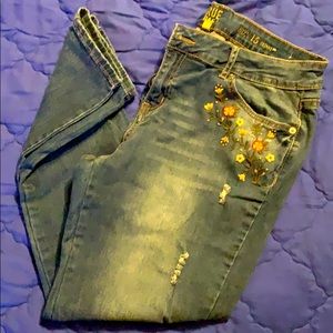 Juniors embroidered distressed jeans